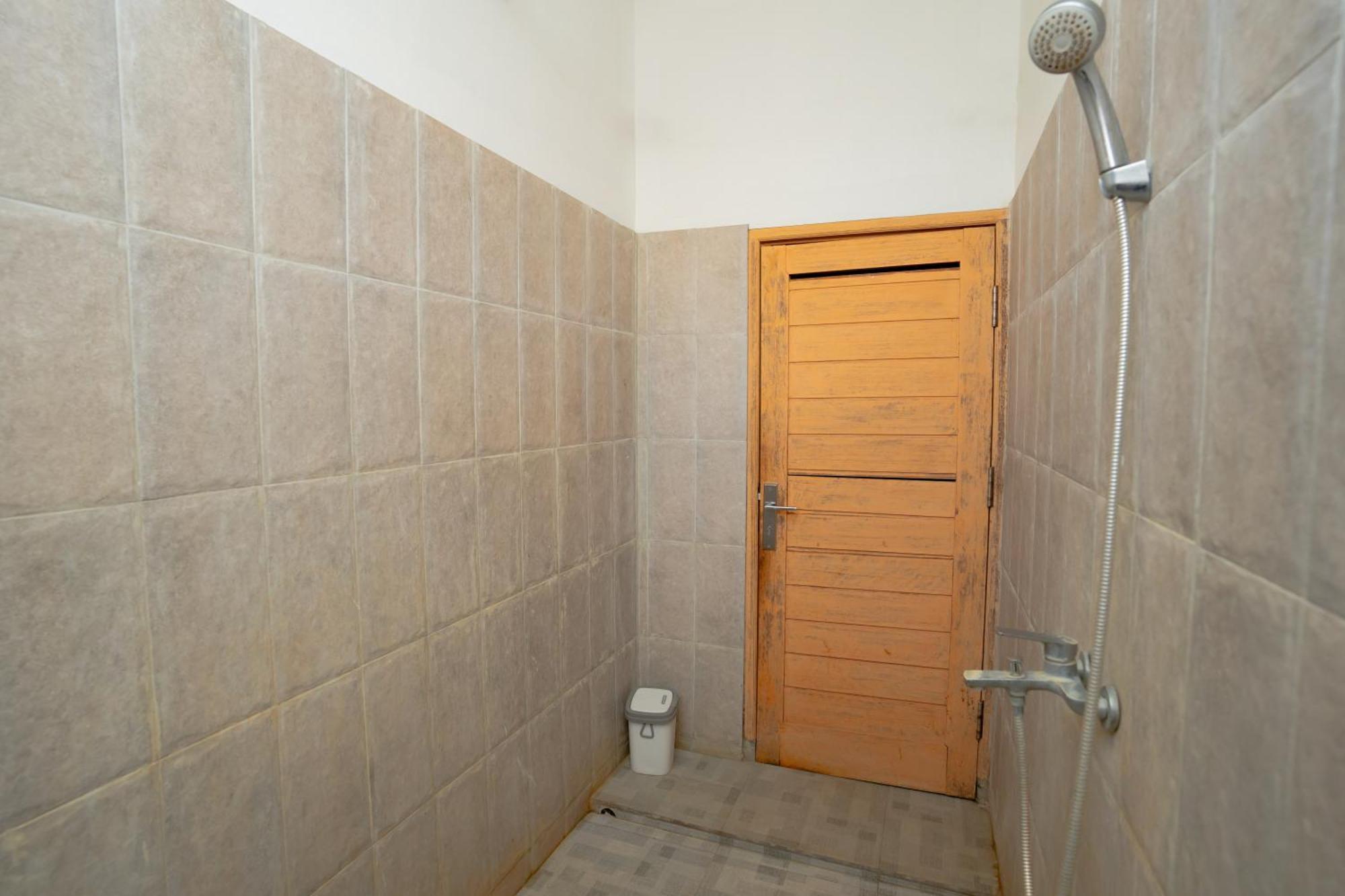 Reddoorz Syariah Near Lombok Epicentrum Mall Mataram Dış mekan fotoğraf